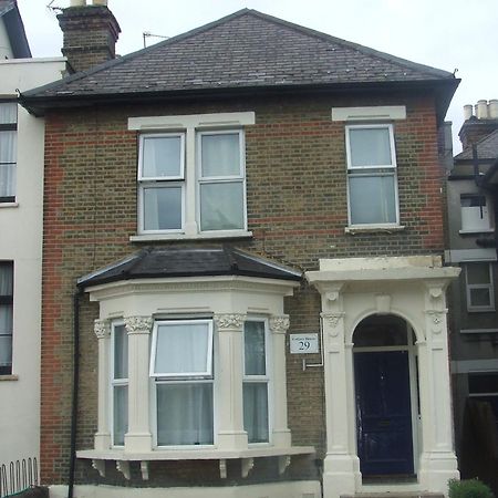 Cedars House Hotel Croydon Buitenkant foto