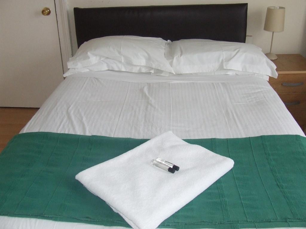 Cedars House Hotel Croydon Buitenkant foto
